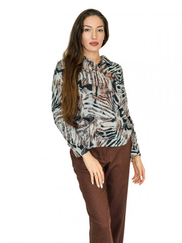 Long sleeve blouse with a collar